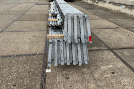 12.80 x 40.00m (512m²)
